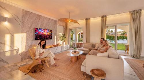 VACATION MARBELLA I Villa Sirio, Golf-Front Villa, Private Heated Pool, BBQ, Privacy, World-Class Dining, 10 min from Puerto Banus