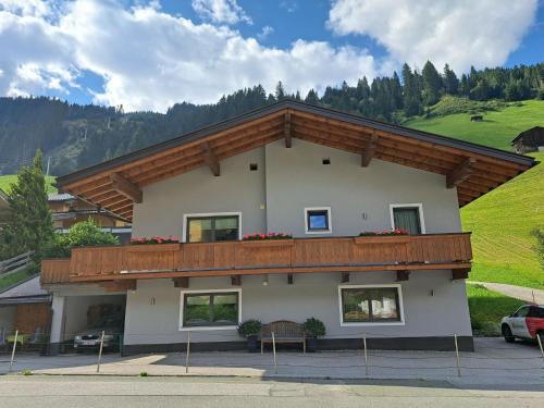 Apartment Haus Alina by Interhome