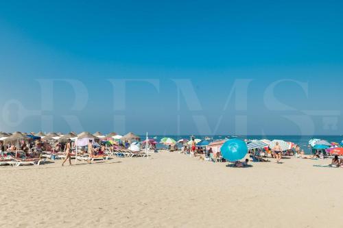 Relaxing Apartment with Terrace & BBQ REMS photo 51