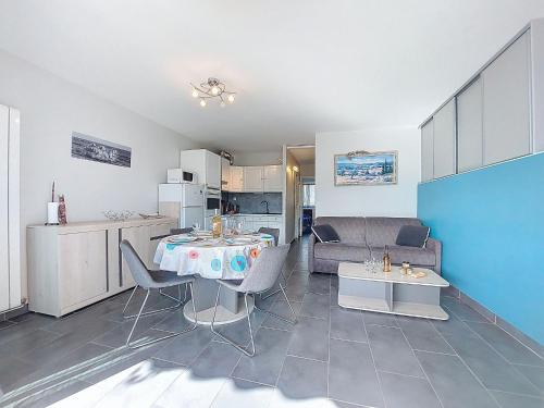 Apartment Les Marinas de la Plage I-3 by Interhome