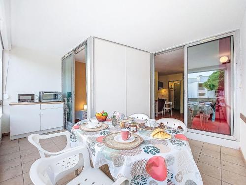 Apartment Floralies I-5 by Interhome
