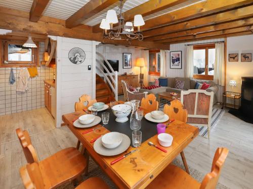 Chalet Cheechako by Interhome