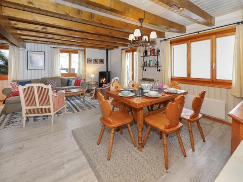 Chalet Cheechako by Interhome