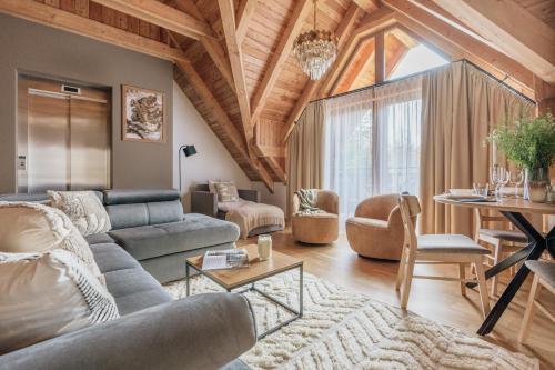 a living room with a couch and a table at Apres Ski Bachleda in Zakopane