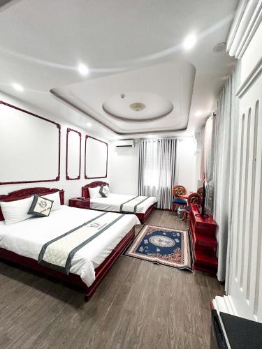 a hotel room with two beds and a bathroom at Cao Ánh Hotel in Minh Hóa