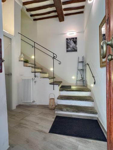 a staircase in a house with a rug in the floor at Tolletta 10 e Lode in Arezzo