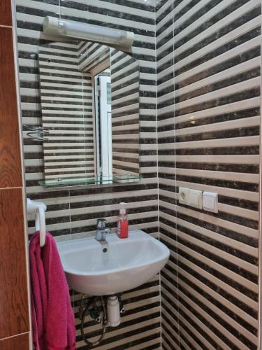 a bathroom with a sink and a mirror at Appartement Imi-Ouaddar 1 in Agadir nʼ Aït Sa