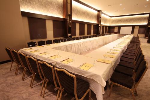 a conference room with a long table and chairs at Grand Hotel Gaziantep in Gaziantep