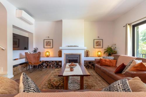 Casa Palmeiras Luxury Tranquil area BBQ Large Pool