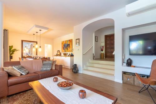 Casa Palmeiras Luxury Tranquil area BBQ Large Pool