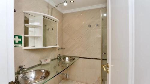 Villa Cypress Vilamoura, 3Bed Villa with Terrace and Pool Access