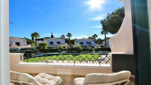 Villa Cypress Vilamoura, 3Bed Villa with Terrace and Pool Access