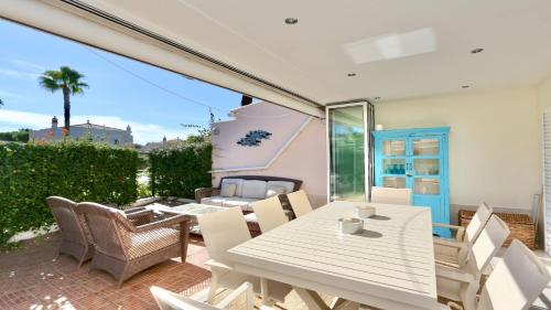 Villa Cypress Vilamoura, 3Bed Villa with Terrace and Pool Access