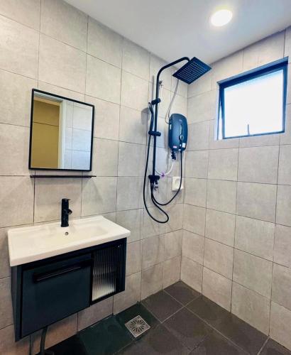 a bathroom with a sink and a shower at Cloud Nine Homestay in Tanah Rata