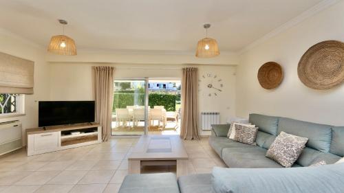 Villa Cypress Vilamoura, 3Bed Villa with Terrace and Pool Access
