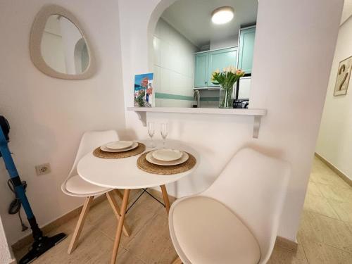 New Apartment 150m from beach