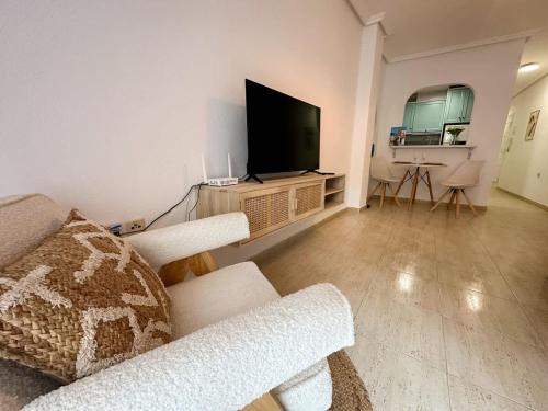 New Apartment 150m from beach