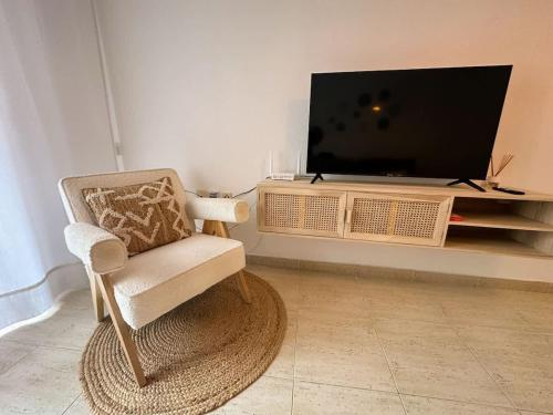 New Apartment 150m from beach