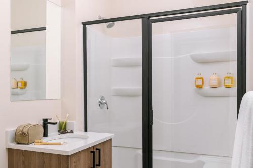a bathroom with a shower and a sink at LIVN Millennium Park Downtown Chicago Studio in Chicago