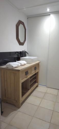 a bathroom with a sink and a mirror at L'Hirondelle in Airvault