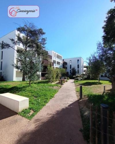 Joli T2 Ensoleillé Parking Privé Terrasse -Maconciergerie34