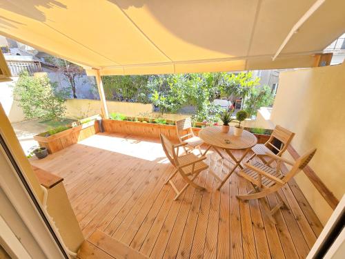 Hidden Gem - Sunny Backyard - Old City Acropole - by JK