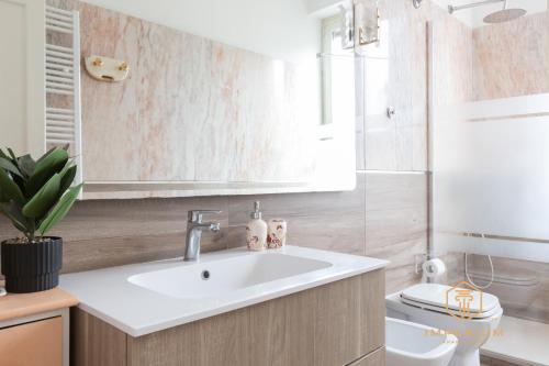 Imperium Penthouse - Private terrace, 2-4 pax, 2 minutes to metro, A-C