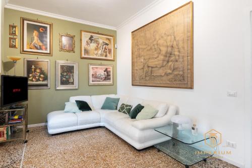 Imperium Penthouse - Private terrace, 2-4 pax, 2 minutes to metro, A-C