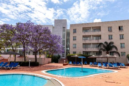 Alba Marina Apartment, with 3 Bedrooms and Hotel Pool