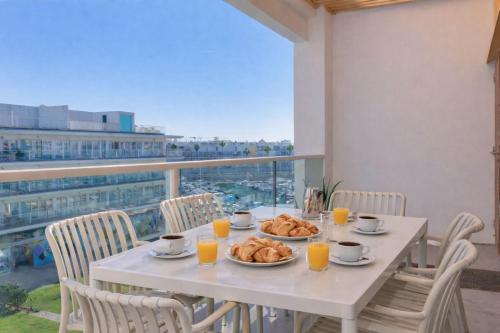 Alba Marina Apartment, with 3 Bedrooms and Hotel Pool