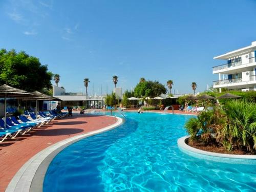 Alba Marina Apartment, with 3 Bedrooms and Hotel Pool