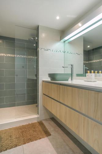 Alba Marina Apartment, with 3 Bedrooms and Hotel Pool