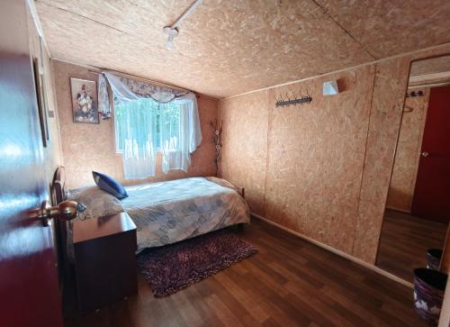a small bedroom with a bed and a window at Casa familiar chana 388 in Puerto Montt