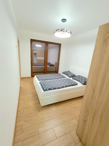 a bedroom with two beds in a room at Willa Kwiat Jabłoni in Mikołajki