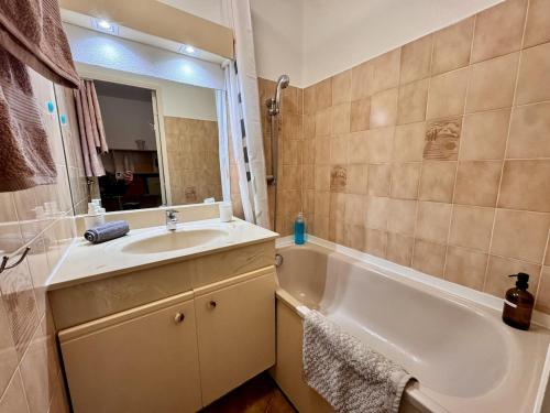 Charmant appartement sur le port de Hyères, proche des plages