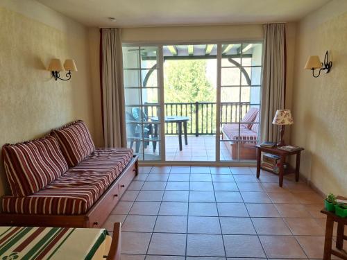 Appartement avec piscine SJPP UHART CIZE