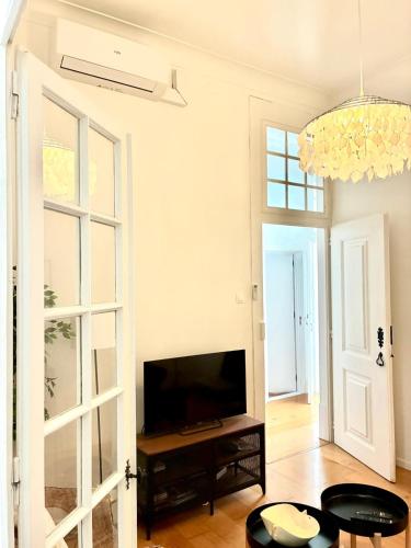 SJ2D Spacious & Cosy Apartment with AC! Near to Augusta Arch in Baixa-Chiado, LIS Downtown!