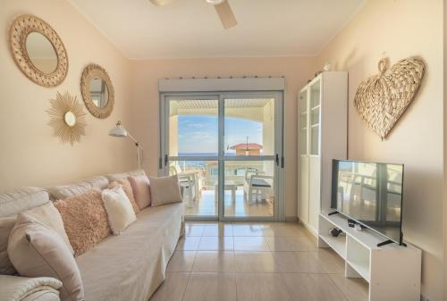 SUNNY OCEAN VIEW APARTMENT - pool, fibre net