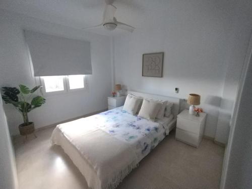 Mediterranean apartment near the beach with seaview, pool & balcony