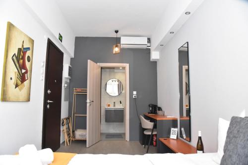 Aiolou street rooms 2& apartments