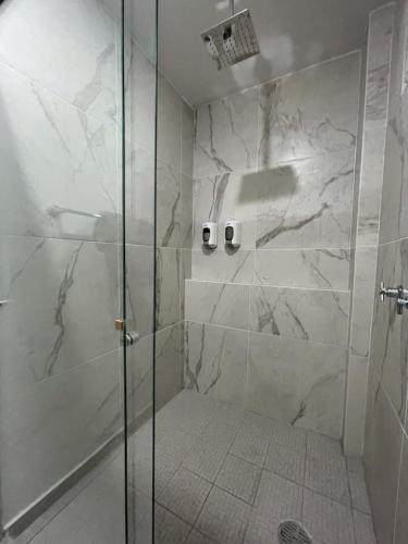a bathroom with a shower with a glass door at AR SUITES DEPARTAMENTO CENTRO 3 in Zamora de Hidalgo