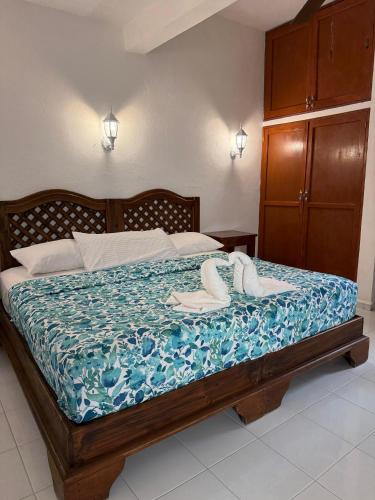 Kama o mga kama sa kuwarto sa Hotel Valladolid