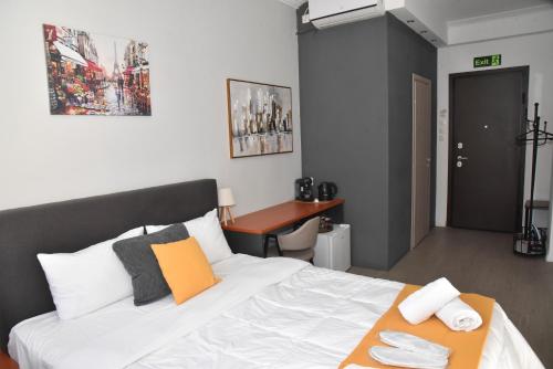 Aiolou street rooms & apartments#