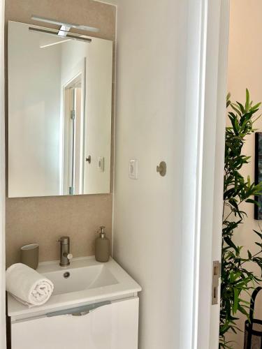SJ2DE Heart of Lisbon, 1min to Augusta Arch! Spacious 2 APTS with 4BR& 2BA
