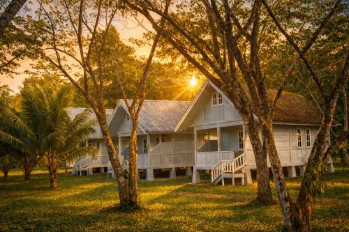 a house with trees in front of it at Fideluna Beach Bungalow in Insyurifuri