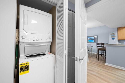 5 Star Resort 2BR 2 BATH King Suite Shuttle Pools Across from Beach 2208 photo 19