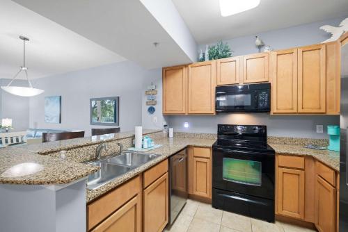 5 Star Resort 2BR 2 BATH King Suite Shuttle Pools Across from Beach 2208 photo 5