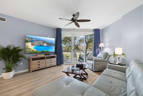 5 Star Resort 2BR 2 BATH King Suite Shuttle Pools Across from Beach 2208 photo 9