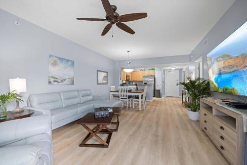 5 Star Resort 2BR 2 BATH King Suite Shuttle Pools Across from Beach 2208 photo 10