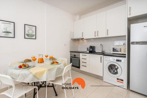 #162 Sumertime Flat by Home Holidays